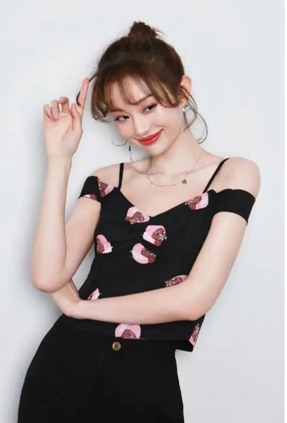 四川90后女星盖玥希